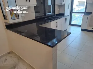 18 شقه جديده فخمه للايجار