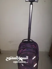 1 حقيبه مدرسيه جديده ماركه بعجلات دواره نظيفه جدا !