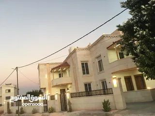  17 بيت شبه فيلا متلاصقه للبيع