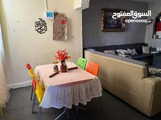  2 منزل عائلة مستقل طابق ثاني مدخل مشترك للبيع بسبب الرحيل مع عفش واثاث ومطبخ كامل