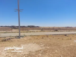  19 الجيزة – السكة الشمالي 503م داخل التنظيم واصل ماء وكهرباء وشوارع معبدة..من المالك مباشره.  سعر محروق