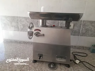  1 ماكنة فرم لحمة وكفتة