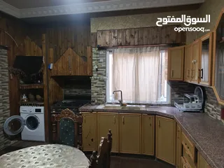  7 شقه ارضيه للبيع كاش او اقساط عن طريق البنك العربي الإسلامي الدولي في عمان حي نزال على الشارع الرئيسي