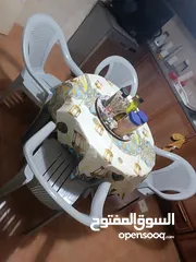  1 طاولة سامبا بحالة ممتازة مع كراسي  للبيع