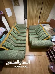  1 طقم كنب للبيع . و ايضا كنباي مفردة