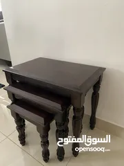  8 طاولات خشب بني راقية (طقم 3 طاولات متداخلة) – بسعر مغري!
