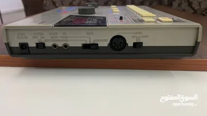  6 جهاز KORG DDM-220 هو من أشهر آلات الطبول الرقمية القابلة للبرمجة التي أُطلقت في الثمانينيات.