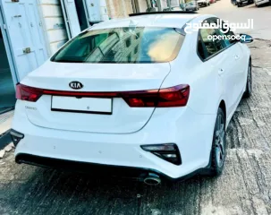  3 كيا سيراتوk3، 2020 بسعر مميزولقطة عالكاش،كاملة الإضافات ترخيص وتامين لمدة عام,