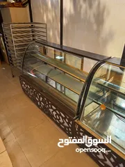  2 ثلاجات عرض كيك/ دلي للبيع بسعر مغري