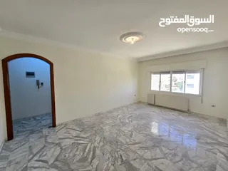  6 الرابية شقة فارغه للإيجار طابق ثالث مساحة 200 متر نظيفة بسعر مميز