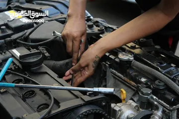  4 "هل تعطلت سيارتك في مكانٍ ما؟ لا تقلق ولا تخسر يومك! الميكانيكي المتنقل هنا لإنقاذك. خدمات سريعة