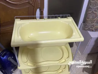  2 تخت بيبي  وبانيو تلات طبقات وبانيو مفرد