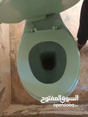  3 حمام فرنجي  مستعمل للبيع لون مميز