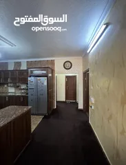  5 بيت بسعر شقة - بسعر مغري.. الزرقاء-الزواهره-حي جبر ، يوجد فيه بلكونه و حديقة ، التواصل للجادين فقط