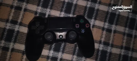  1 يد Playstation 4 بحاله جيده