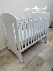  1 سرير اطفال بحالة ممتازة للبيع
