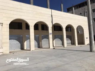  4 مجمع تجاري على مدخل محافظة الكرك مقابل كلية الكرك التطبيقية للإيجار او للبيع