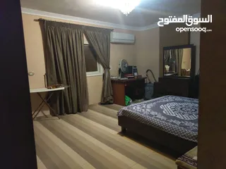  11 شقه للبيع 200متر بشارع احمد لطفي السيد بين الهرم وفيصل محطه المساحه