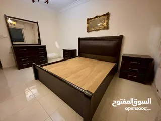  2 غرفة نوم ماستر مستعملة بحالة الجديد خشب صولد ثقيل لون بني ملوكي