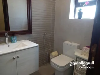  4 شقة ارضيه بسعر مغري داخلي 332 متر خارجي 180 متر