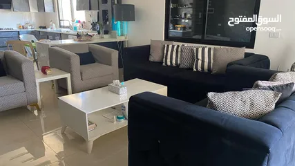  1 طقم كنب لون اسود ملوكي