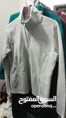  4 ملابس نسائية مستعملة وموجود عدة ماركات وعدة احجام