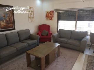  1 طقم كنب مودرن تفصيل ليس تجاري بحالة جيدة جدا