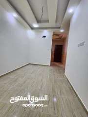 11 شقه جديده طابق ثالث مع غرفه علي السطح