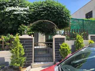  5 بيت مستقل للبيع