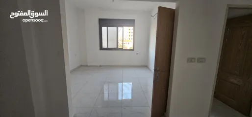  5 شقة مشطبه للبيع