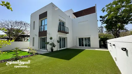  1 Villa with penthouse in Al Mouj you own the territory. Security and residence in Oman.