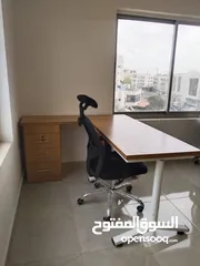  9 مكاتب مميزة  ارجل معدنية