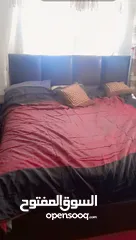  3 غرفت نوم خشب لاتيه  مكونه من سرير بوكس مزوج و 2 كومودينه و تسريحه بحاله ممتازه