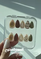  4 للبيع اظافر تركيب press on nails مصممه يدوياً ومصنوعه من جل وبلدر بدزاين جميل والوان جذابة