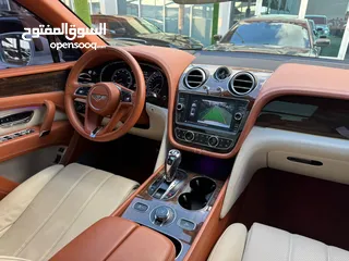  10 BENTLEY BENTAYGA  GCC 2019 Service history  V8 Original paint  Zero accidents  Full option