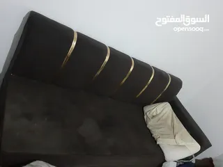  14 طقمين كنب وشاشه وقيزر