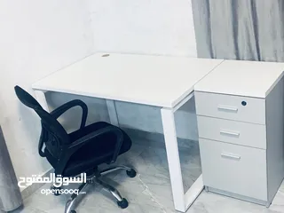  2 مكتب للبيع مع كل شيء بالصورة