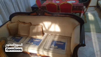  1 اثاث صالح للاستعمال وهو في حالة جيدة جدا