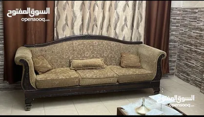  3 طقم كنب 7 مقاعد حالة جيده وخشب ثقيل