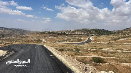  6 ارض للبيع 940 م تنظيم سكن ( أ )  تقع على شارعين طريق المطار_  ناعور حسبان _ من المالك مباشرة