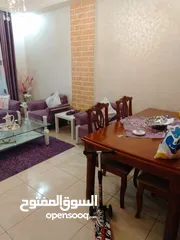  4 طقم كنب +طاولة سفرة خشب ثمانية مقاعد