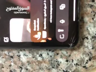  8 آيفون 11pro max التلفون نضيف جدا بس مغير بطاريه و الشاشه فيها شعر