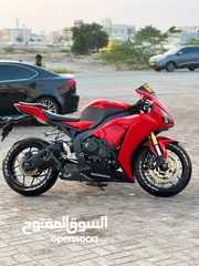  5 للبيع دراجه ناريه نوع هوندا خليجي CBR1000RR نظيفه جدا موديل 2014