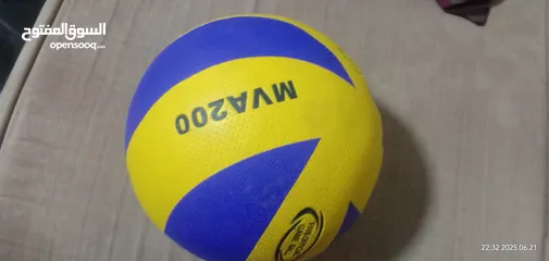  1 كره طائره ...