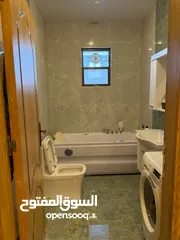  6 بيت للبيع كاش