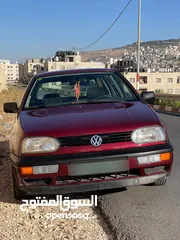  1 جولف MK3 موديل 1998 ماشية بس 105 الف محولة اوتومات بس عدة الغيار العادي كامل معها