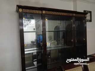  8 غرفة سفرة إيطالي نوع فيرساتشي مميزة شبه جديد للبيع بالسعر مميز جدا الغرفة بحالة الوكالة