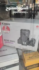  2 كاميرا كانون 800D  شاتر 2000صور بس   حاله فبريكه 100%  المشتملات