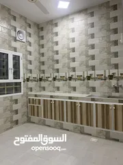  3 صحار غرفتين وصاله شبه جديده قريبه من ميناء ومطار صحار والبحر والشارع