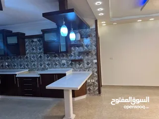  4 شقه فارغة للايجار في البيره  قرب شارع القدس وقرب  الفندق السياحي